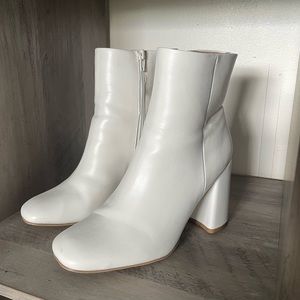 Madden Girl White Block Heel Bootie Size 7